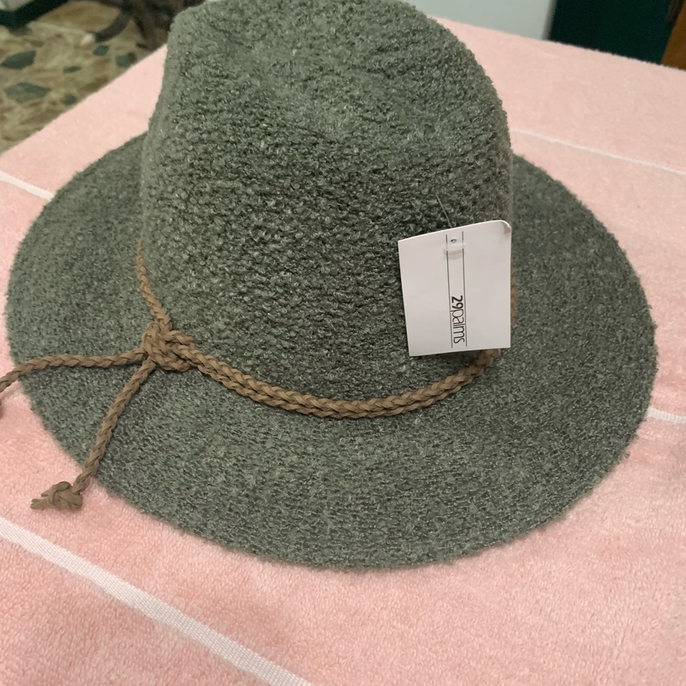 New with tag miss green 29 palms boule hat. One size